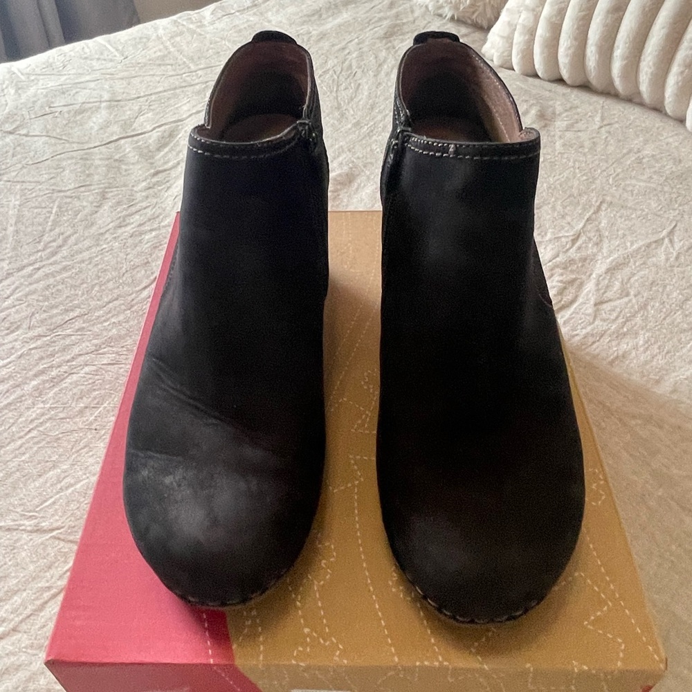 Dansko Susan Nubuck Black Wedge Ankle Boots | Size 10